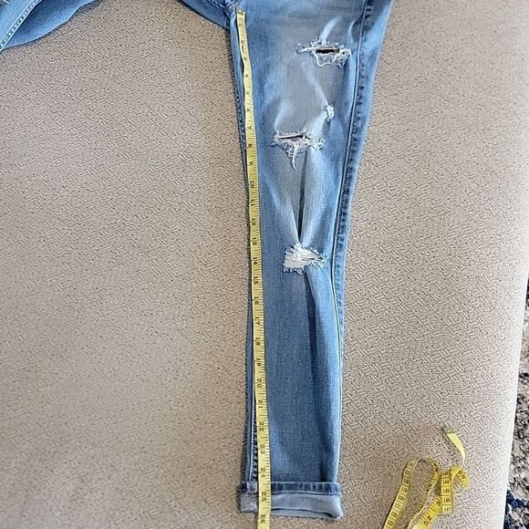 Hollister Distressed Low Rise Crop Jeans - Size 1/25 - Picture 10 of 13